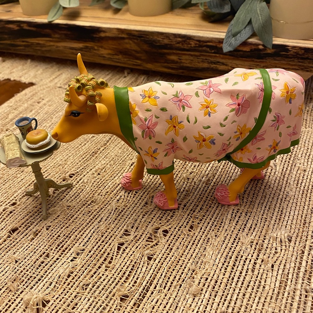 CowParade New York Retired Early Show Cow with Curlers and Slippers